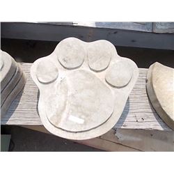 CONCRETE STEPPING STONE - PAW - LARGE