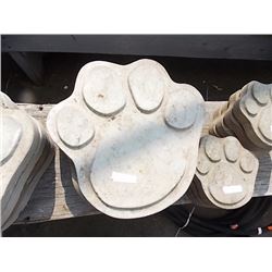 CONCRETE STEPPING STONE - PAW - MED
