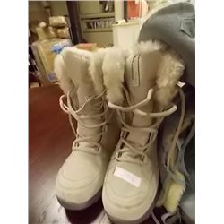 SUEDE WINTER BOOTS - SZ 3