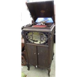 VINTAGE BRUNSWICK GRAMAPHONE