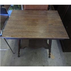 EARLY VICTORIAN OAK PARLOUR TABLE - CIRCA 1890