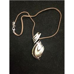 NECKLACE W/ BLOWN GLASS PENDANT