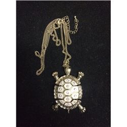 NECKLACE W/ TURTLE PENDANT