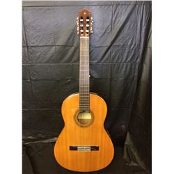 YAHAMA ACOUSTIC GUITAR CG 110