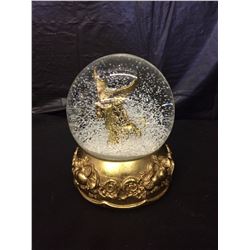 2001 BOMBAY COMPANY INC. SNOW GLOBE (8")