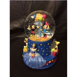 WALT DISNEY SNOW GLOBE (PLAYS MUSIC)