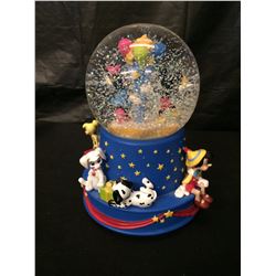WALT DISNEY SNOW GLOBE (PLAYS MUSIC)