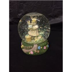 DECORATIVE SNOW GLOBE