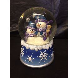 DECORATIVE SNOW GLOBE