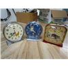 Image 1 : 3 Figural clocks - Owl, chicken, homestead