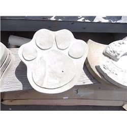 CONCRETE STEPPING STONE - PAW - LARGE