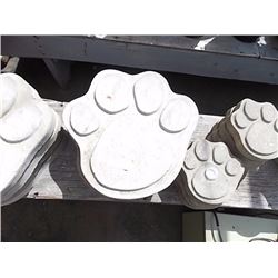 CONCRETE STEPPING STONE - PAW - MED