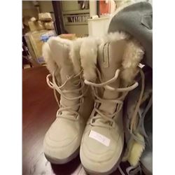 SUEDE WINTER BOOTS - SZ 3