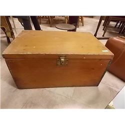 WOOD STORAGE CHEST WITH HINGED LID