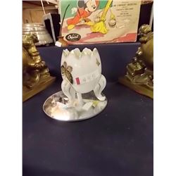 PEDESTAL & EGG CHINA - 33003 - as-is