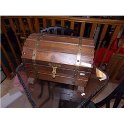 OAK TREASURE CHEST WITH ROUNDED HINGED LID & BRASS ACCENT