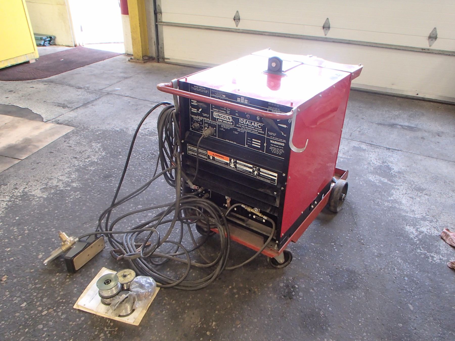 Lincoln Idealarc TIG-250/250 AC/DC Arc Welding Power Source - BTM ...