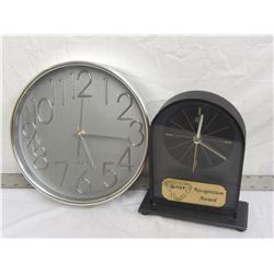 Clocks, 2 in lot