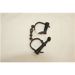METAL SHACKLES