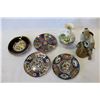Image 2 : VINTAGE IMARI PLATES VASE MUDMAN AND CHOKIN PLATE