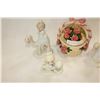 Image 2 : JONATHON AND DAVID COLLECTIBLE FIGURES AND MUSICAL BASKET GLOBE