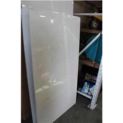 MODERN WHITE TABLE TOP WITH JACKNIFE LEAF
