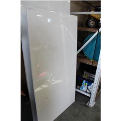 MODERN WHITE TABLE TOP WITH JACKNIFE LEAF