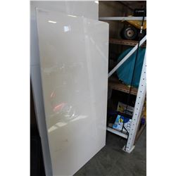 MODERN WHITE TABLE TOP WITH JACKNIFE LEAF