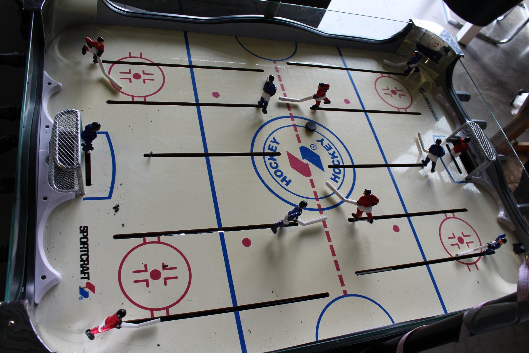 SPORTCRAFT HOCKEY GAMES TABLE, WITH DIGITAL OVERHEAD SCOREBOARD, AND