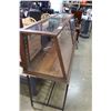 Image 2 : ANTIQUE TABLE TOP DISPLAY CASE ON METAL BASE