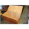 Image 3 : LARGE OAK STORAGE TRUNK