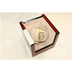 AUTOMATIC WATCH WINDER WITH WATCH