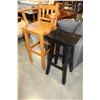 Image 2 : TALL PINE BARSTOOL AND BLACK BARSTOOL