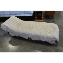 CHAISE LOUNGE