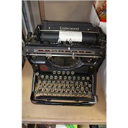 ANTIQUE UNDERWOOOD TYPWRITER