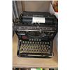 Image 1 : ANTIQUE UNDERWOOOD TYPWRITER