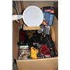 Image 1 : BOX OF ELECTRONICS TWO LED LAMPS AND BLINDS
