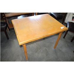 DINING TABLE WITH JACKNIFE LEAF