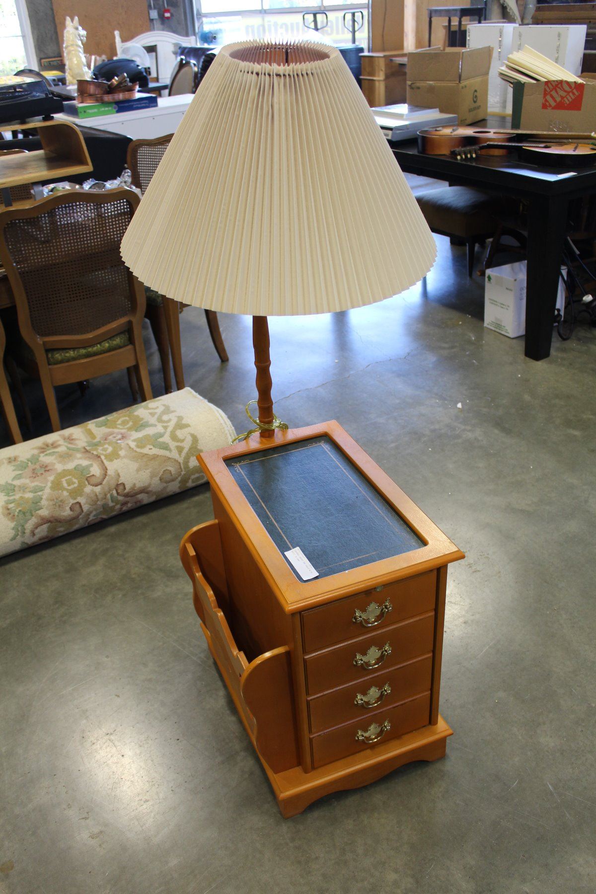 LEATHER INSERT END TABLE WITH BUILT IN LAMP - Big Valley Auction