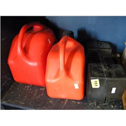 SET OF TIRE CHAINS/2 JERRY CANS
