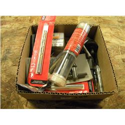 SMALL BOX OF CHUCKS/AUGER BITS/HIGH SPEED DRILL BITS/ETC