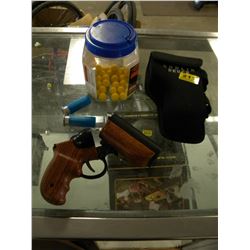 GOBLIN DEUCE DOUBLE BARREL SHOTGUN PAINTBALL GUN WITH ACCESSORIES