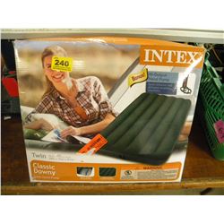 TWIN AIR MATTRESS WITH HAND PUMP