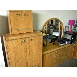 OAK BEDROOM SUITE/ARMOIRE/NIGHTSTAND/3 DRAWER DRESSER/MIRROR/HEADBOARD (PC EQ NOT INCLUDED)