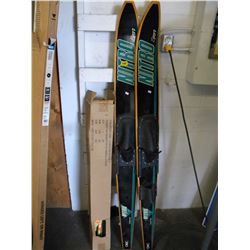 PR OF NITRO WATER SKIS AND PATIO UMBRELLA
