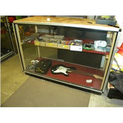 SHOWCASE (CONTENTS NOT INCLUDED)