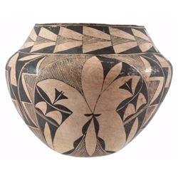 Acoma Pueblo Early 20th Century Pot