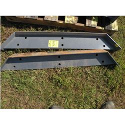 Pair of replacement shoes for snowpusher -New