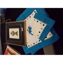 PICTURE & CLOTH NAPKINS