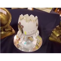 PEDESTAL & EGG CHINA - 33003 - as-is